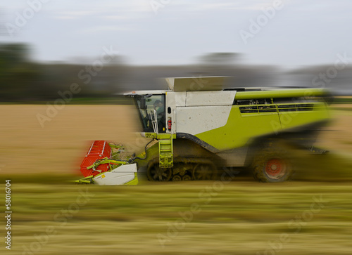 Lavori in risaia - Mietitura in velocità