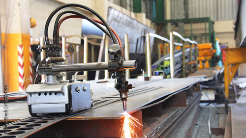 cutting machine for steel sheet