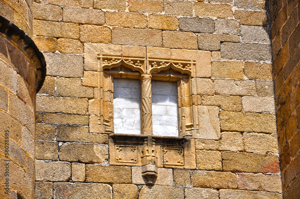 Ventana geminada, ajimez, Alcántara, Extremadura Ventana geminada, ajimez, Alcántara, Extremadura