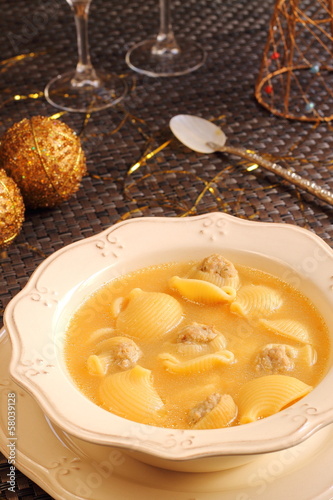 Christmas soup. Sopa navideña de galets