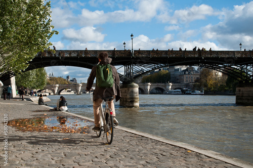 Canvas Print premenade en bord de Seine à Paris