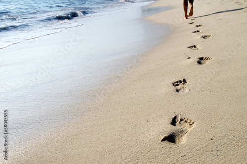 Fototapeta Naklejka Na Ścianę i Meble -  Footprints in beach
