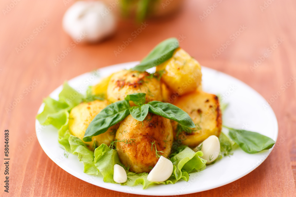 baked potatoes with garlic