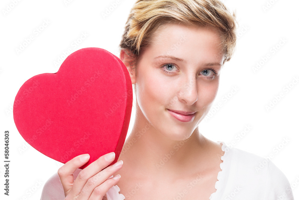 junge frau mit rotem herz junge frau mit rotem herz