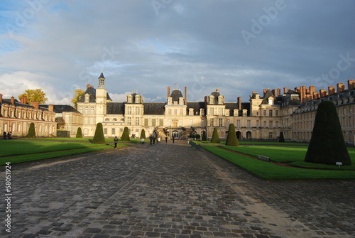 Cour des Adieux Château de Fontainebleau au crépuscule