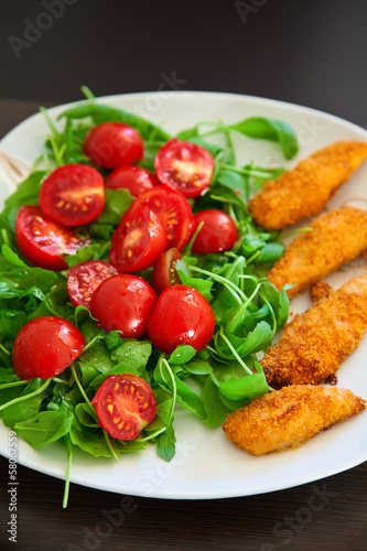 chicken nuggets served with ruccola and cherry tomato
