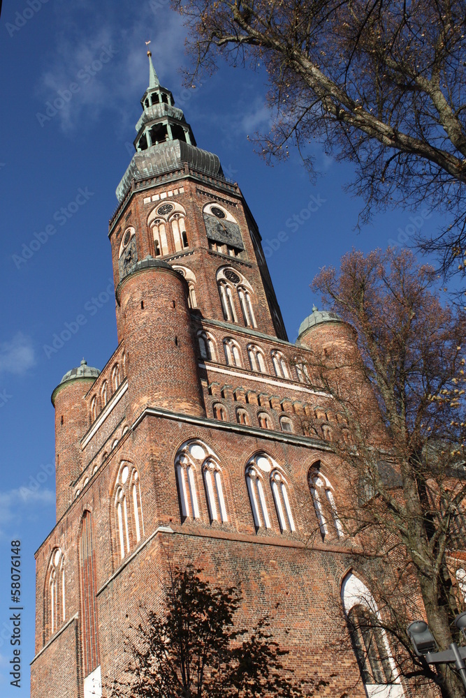 Fototapeta premium Imposanter Turm von St.Nikolai in Greifswald