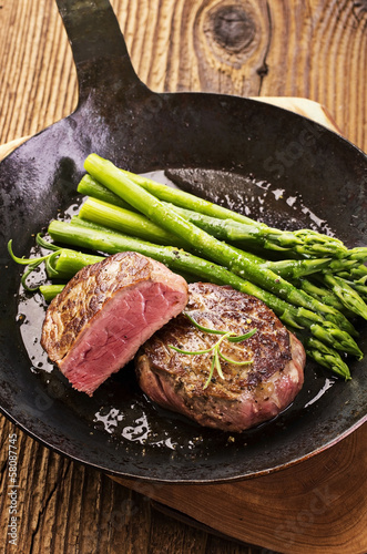 steak with asparagus