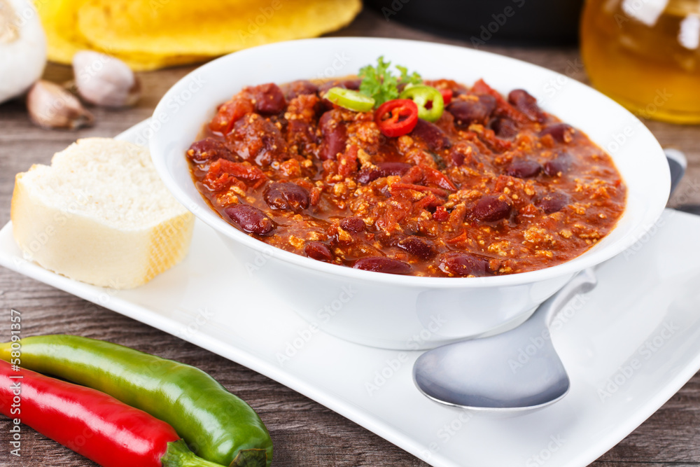 Chili con carne - Eintopf mit Bohnen und Hackfleisch Chili con carne - Eintopf mit Bohnen und Hackfleisch