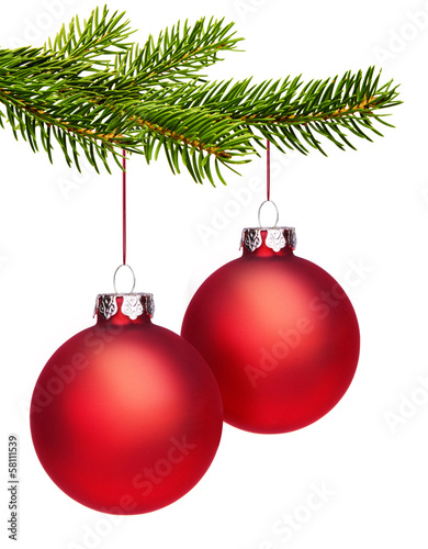 Rote  Weihnachtskugeln mit Tannenzweig