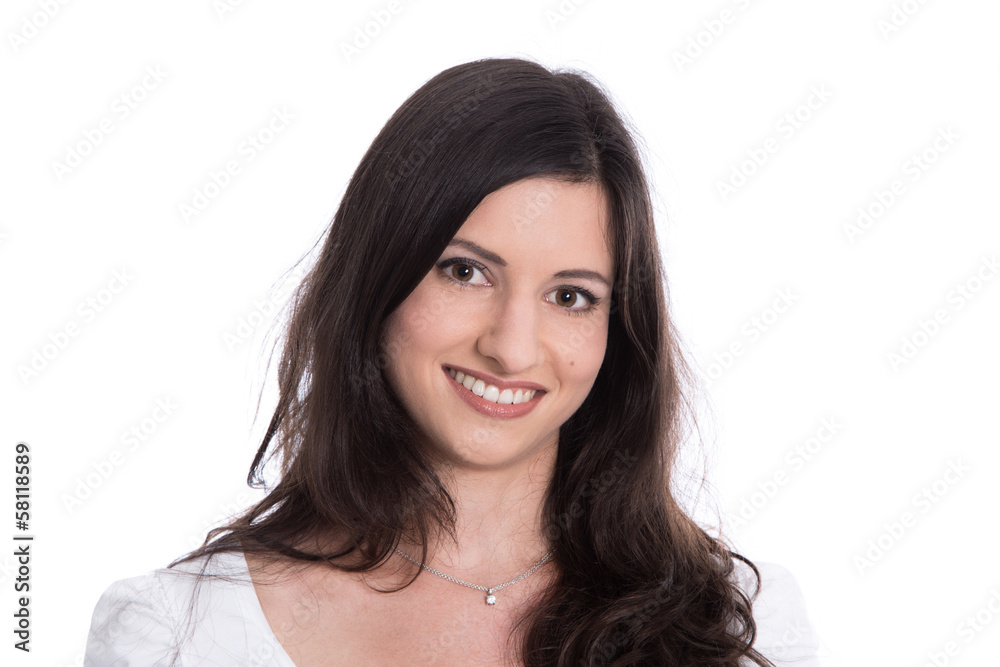 Gesicht einer lachenden jungen Frau dunkelhaarig isoliert Gesicht einer lachenden jungen Frau dunkelhaarig isoliert