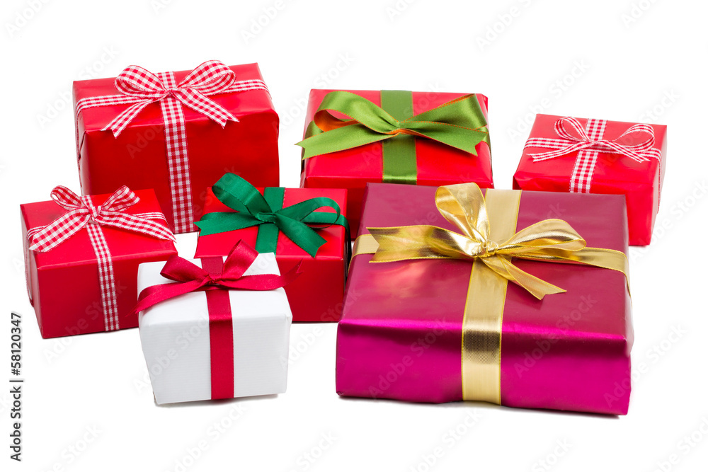 Geschenke vor weißem Hintergrund Geschenke vor weißem Hintergrund