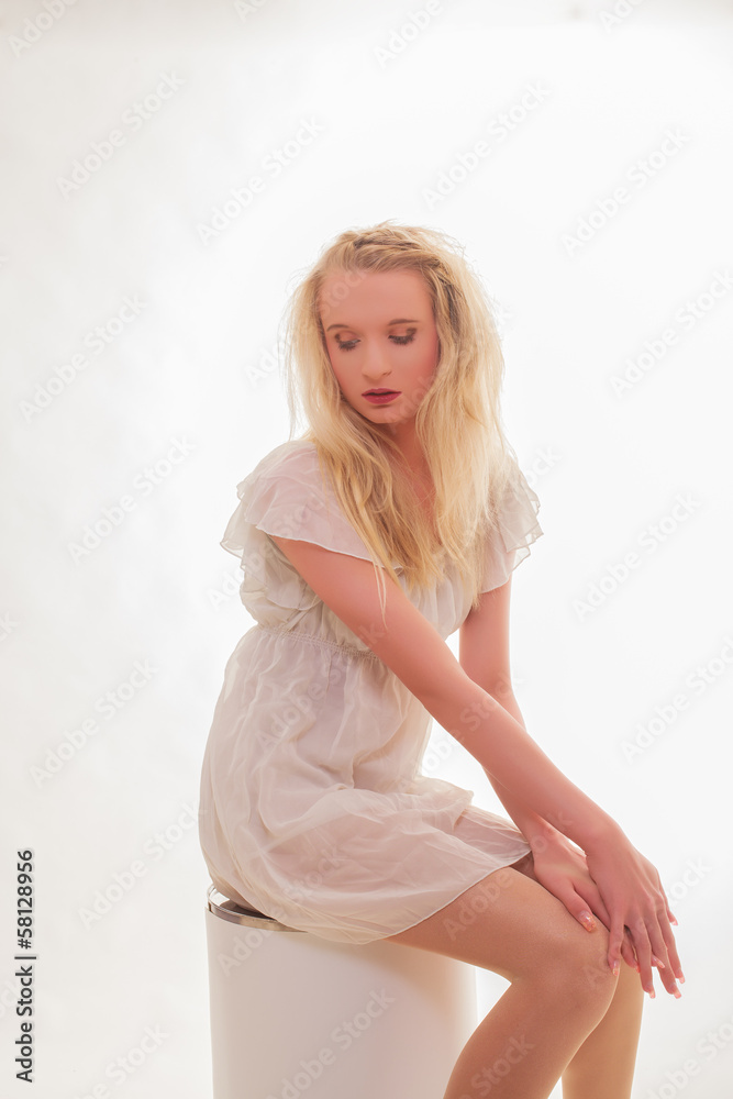 Schöne unschuldige junge Frau Schöne unschuldige junge Frau