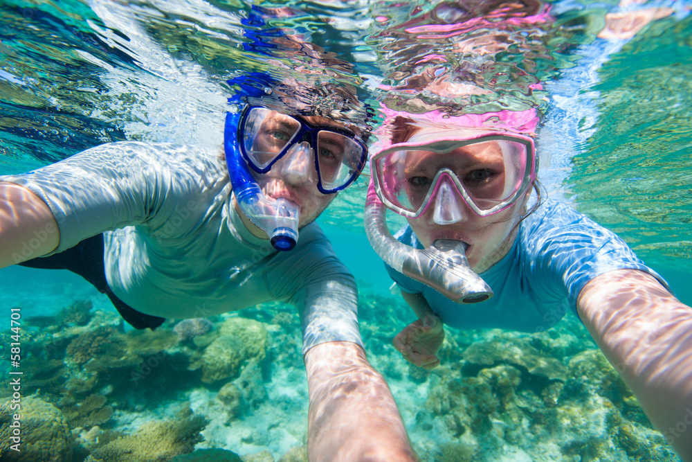Fototapeta premium Couple snorkelling