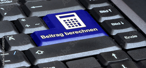 eks15 EnterKeySign - english: keyboard with blue key - German: Blaue Beitrag berechnen Taste auf Tastatur - g22 photo