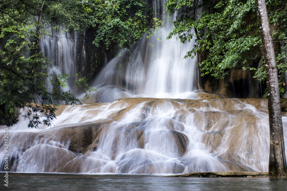 Fototapeta premium Sai Yok Noi Waterfall, Kanchanaburi, Thailand