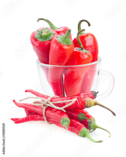 Photo chili peppers in glass bowl