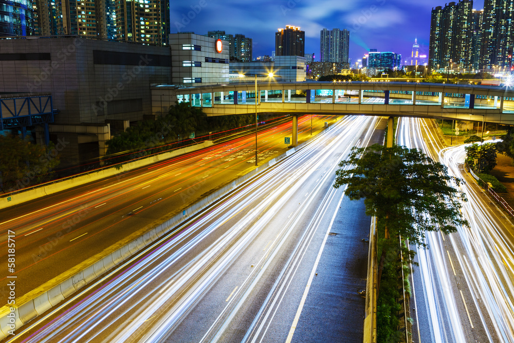 Obraz premium Busy traffic at night