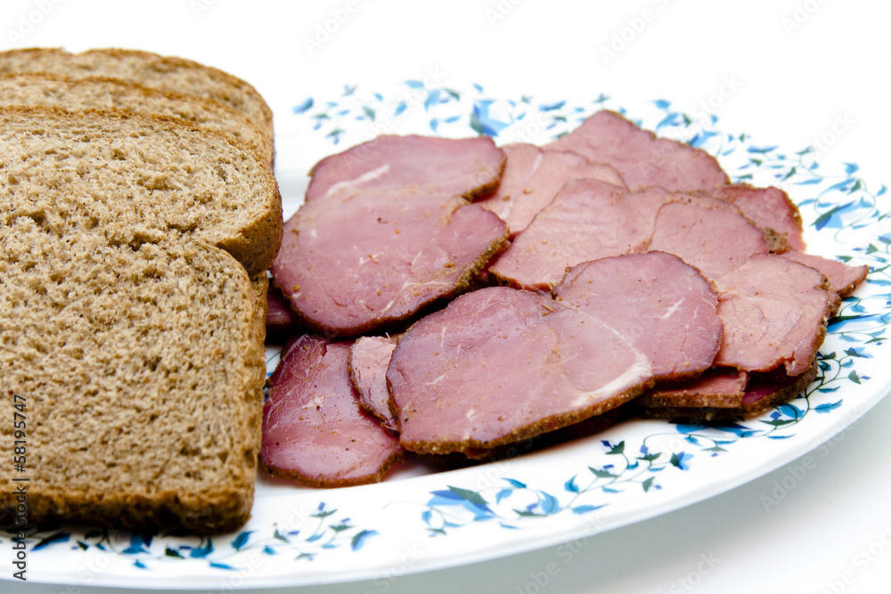 Toastbrot mit Rinderschinken auf Teller Toastbrot mit Rinderschinken auf Teller