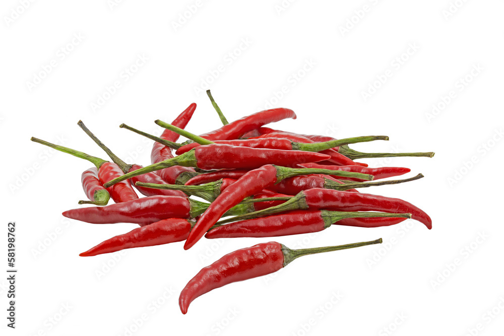 Häufchen mit Chilischoten auf weißem Hintergrund Häufchen mit Chilischoten auf weißem Hintergrund
