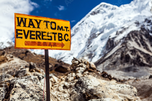 Fototapete Mount Everest Wanderweg Zeichen