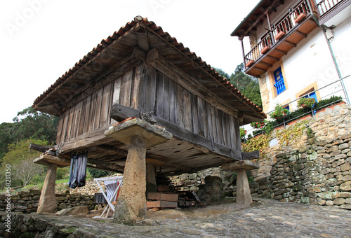 hórreo en asturias 9159f photo