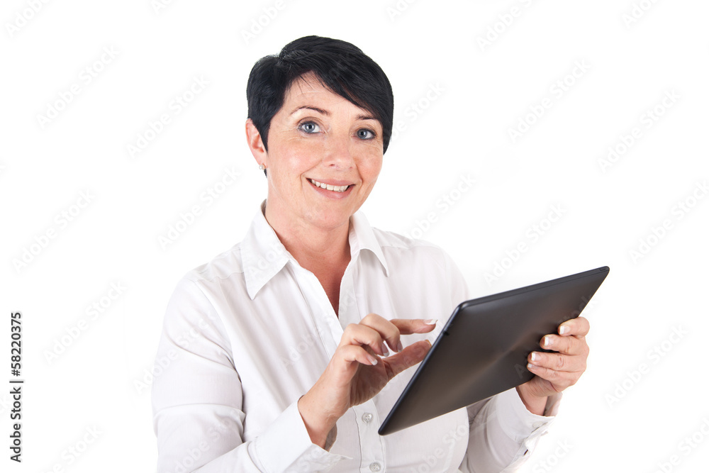 Lächelnde Frau benutzt Tablet-Pc Lächelnde Frau benutzt Tablet-Pc