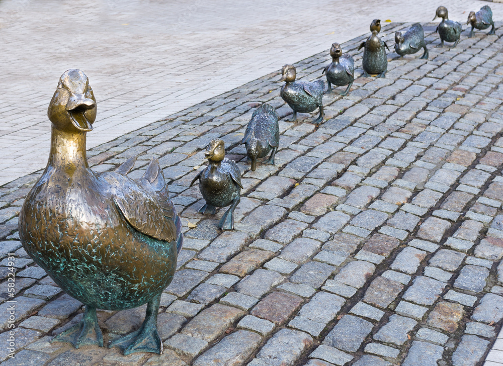 Fototapeta premium ducks monument