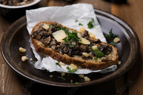 Crostini with mushrooms and parmesan