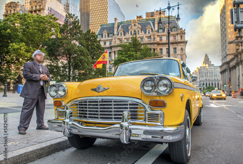 Valokuva Vintage scene in New York. Old yellow cab in city streets