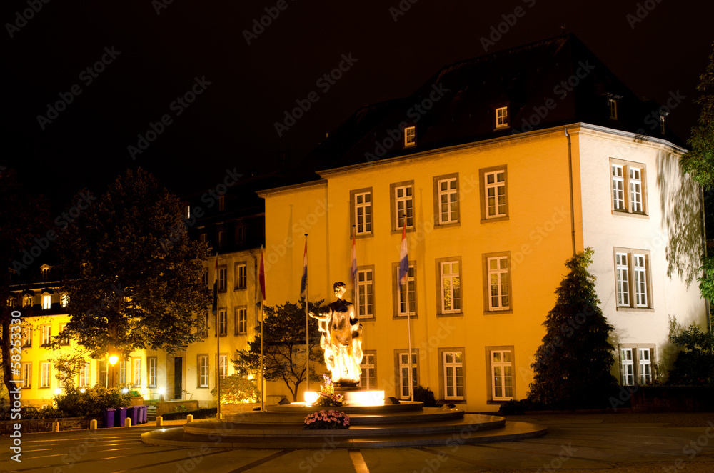 statue in luxembourg