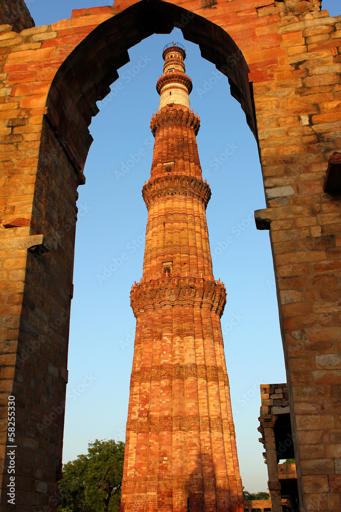 qutub minar from gate