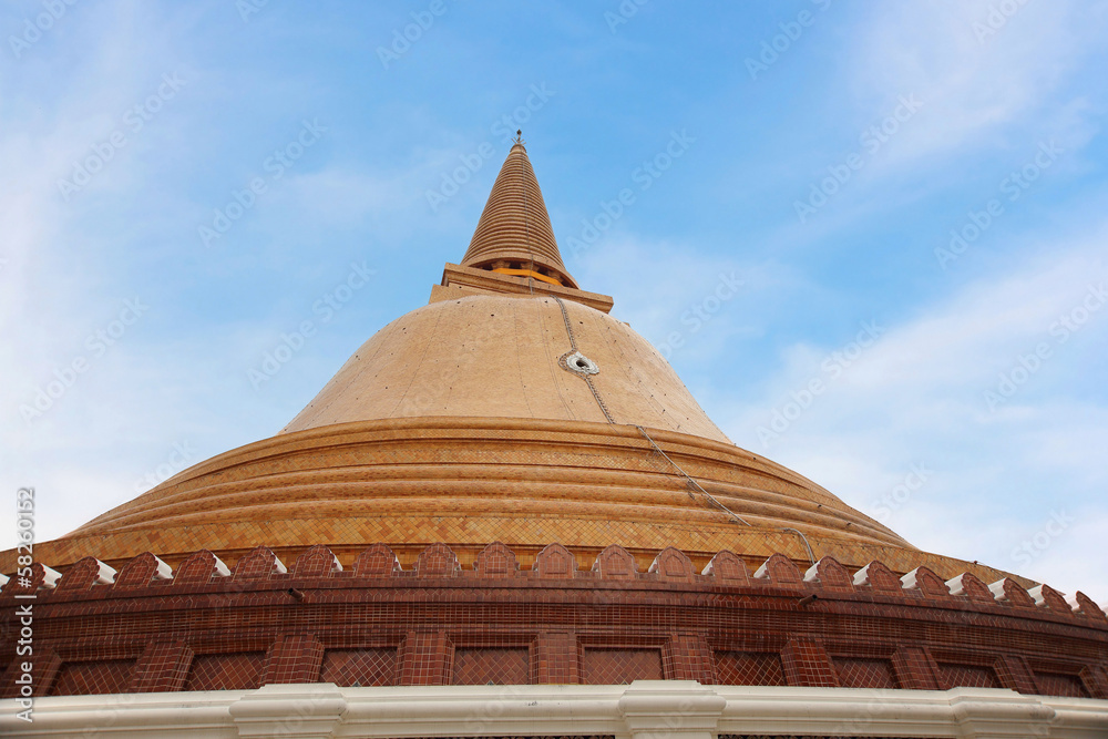 phra prathom jadi pagoda in nakhonpathom thailand