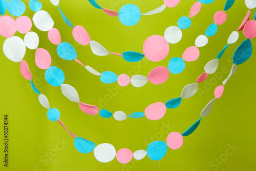 Tableau sur toile Decorative felt garland on green background