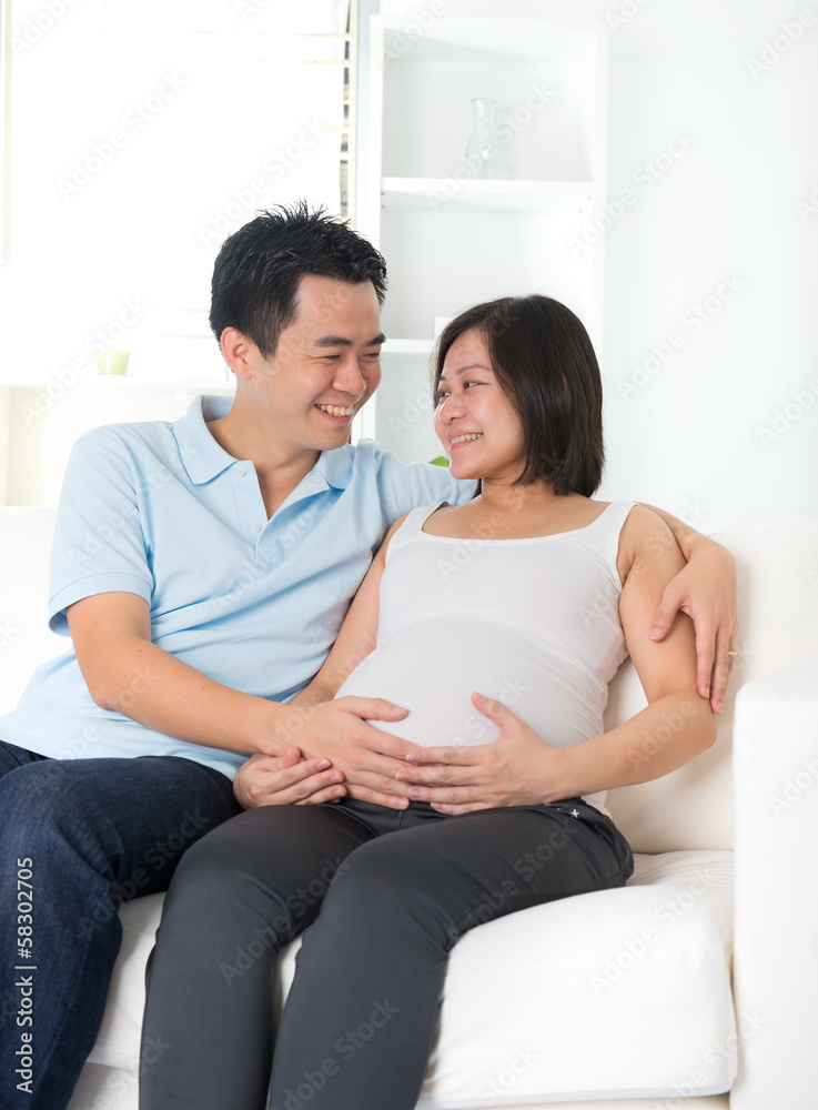 chinese pregnant mother and her husband