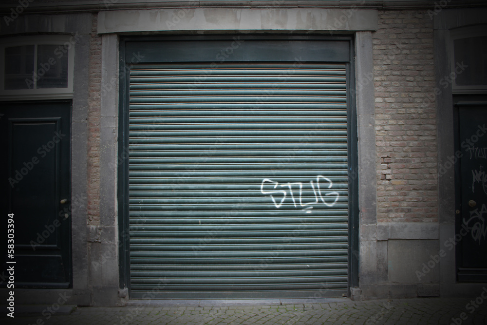 Hintergrund Rolltor (roll-up door) Stock-Foto | Adobe Stock