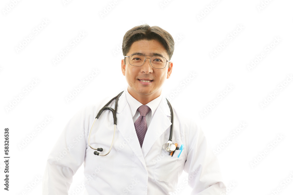 笑顔の医師