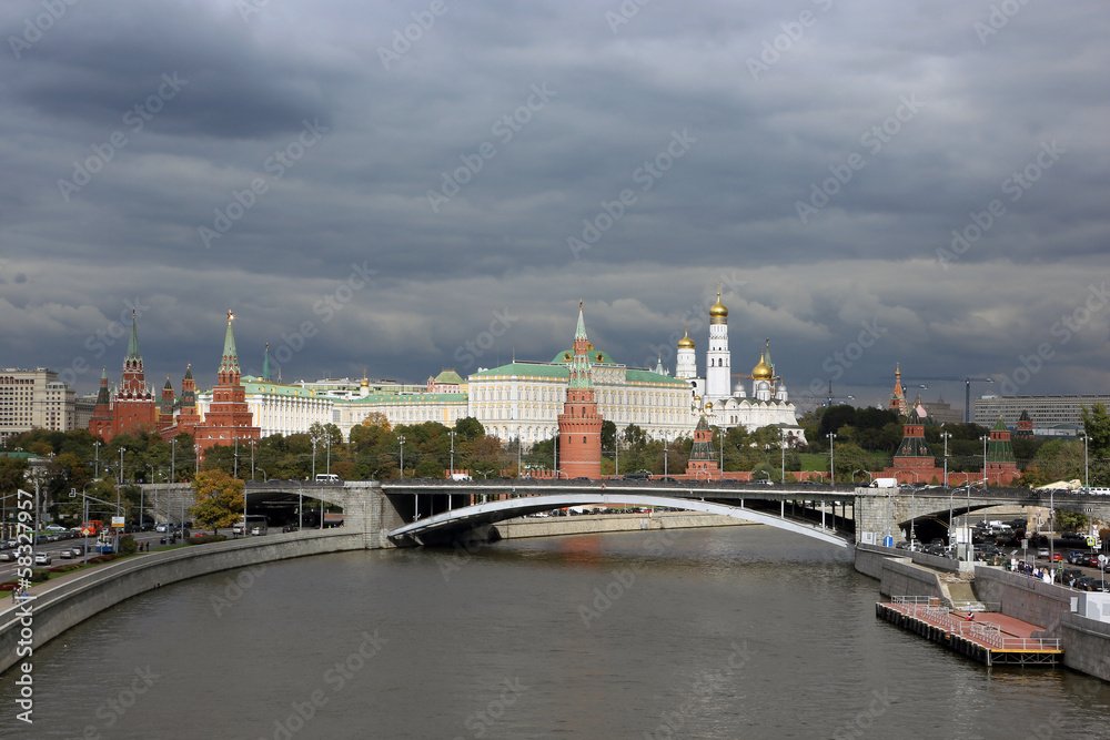 Вид на Кремль с Патриаршего моста.