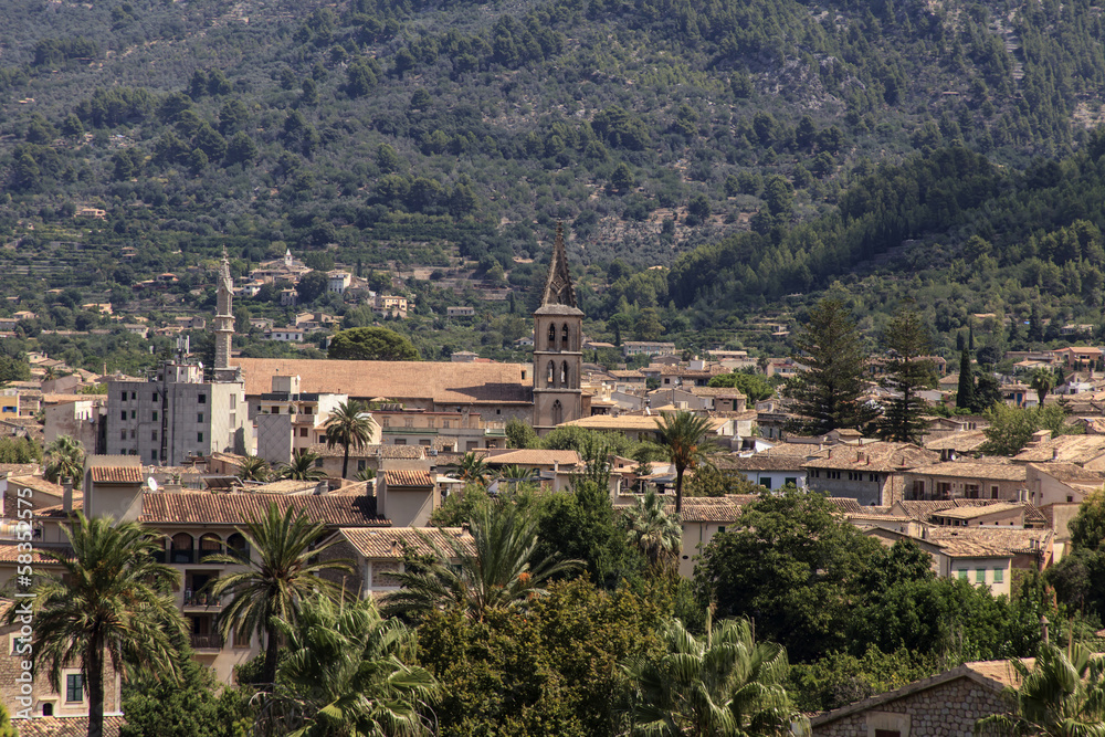 Soller, Mallorca - Blick auf die Stadt im Tal
