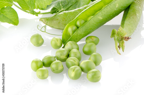 Tableau sur toile Fresh green pea pod