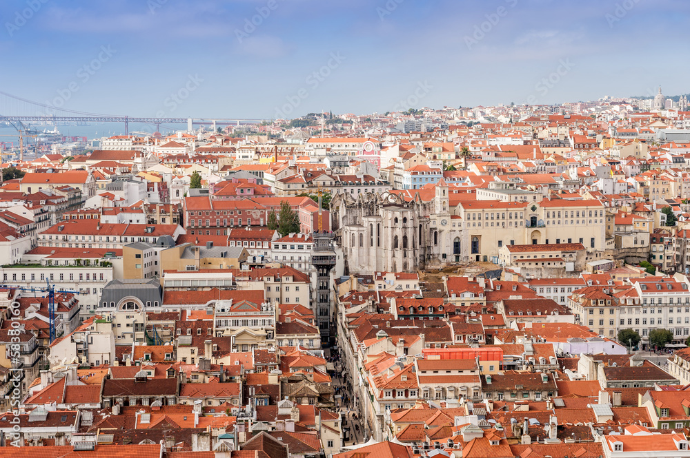 Panorama depuis le château Saint Georges à Lisbonne, les ruines des carmes, Portugal