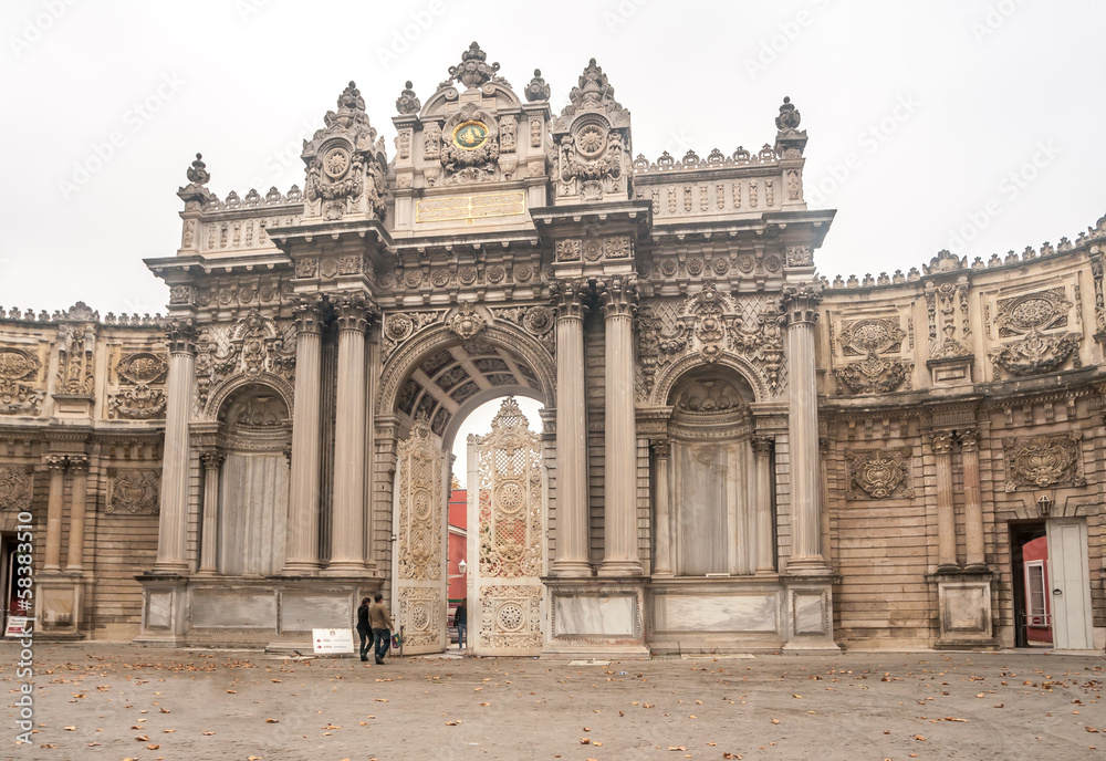 Fototapeta premium Gate of the Dolmabachce palace