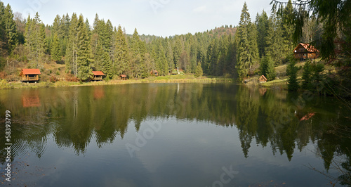 Relax on the beautiful lake in the woods