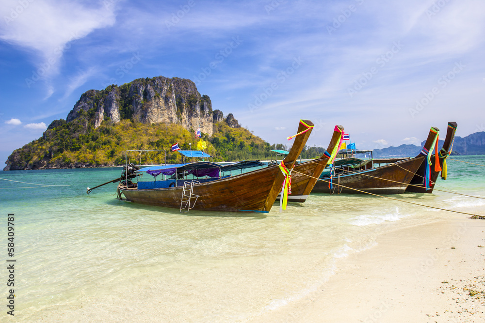 Fototapeta premium Longboat at Thale Waek (Separated sea) island in Krabi,Thailand.