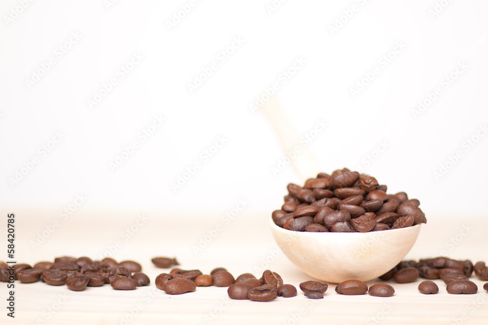 Fototapeta premium coffee beans on wooden surface