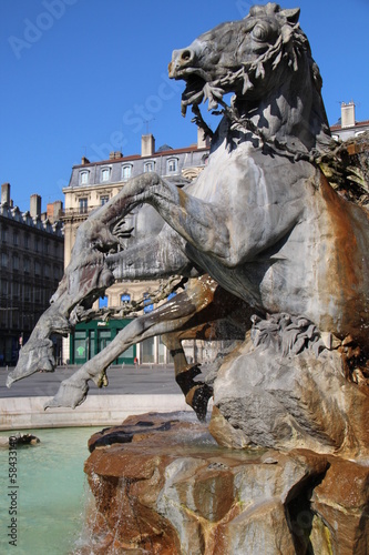 Lyon, statue place de l'hôtel de ville (les terreaux)