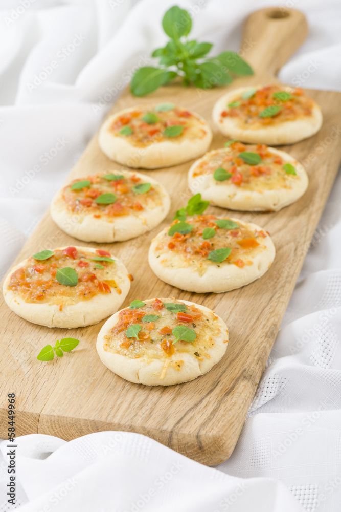 Mini Margherita Pizzas: Pizzas with tomato sauce, cheese & basil Mini Margherita Pizzas: Pizzas with tomato sauce, cheese & basil