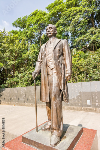 statue of Sun Yat-Sen photo