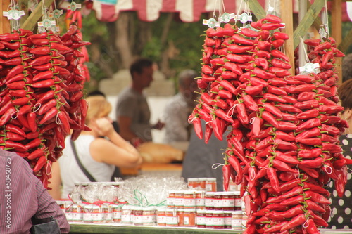 Feria del pimiento rojo de Espelette, Francia photo
