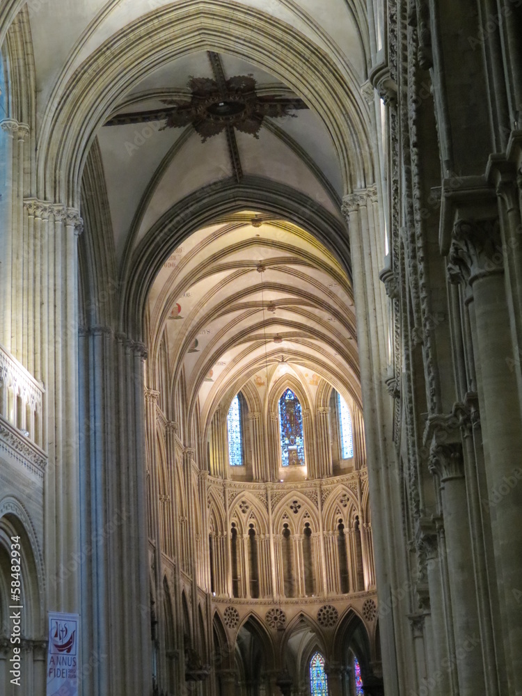 Calvados - Bayeux - Intérieur cathédrale Notre-Dame - nef